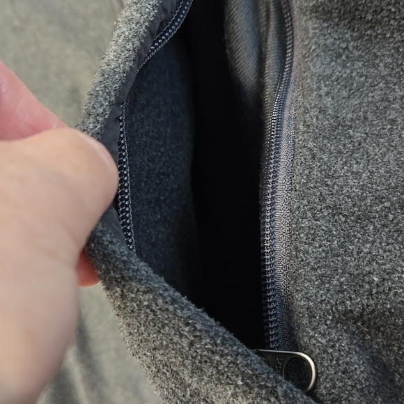 THE NORTH FACE MEN'S FULLZIP GREY FLEECE JACKET. NO SZ TAG. PLZ SEE MEASUREMENTS - Picture 12 of 14